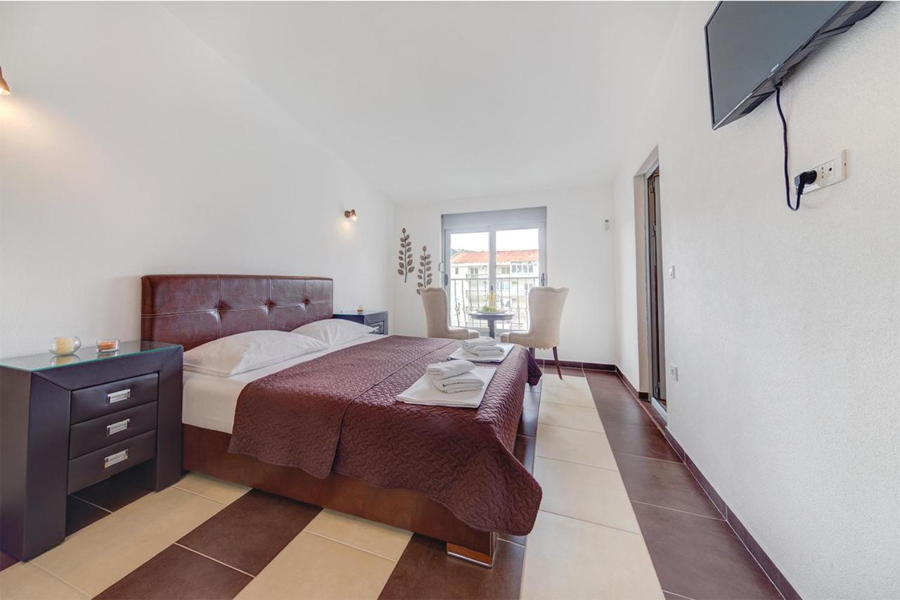 Delfin Apartments Сутоморе Екстер'єр фото